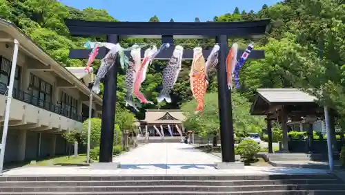 鹿児島縣護國神社の{uncategorized: "未分類", other: "その他", undefined: "問題あり", building: "その他建物", grave: "お墓", sacred_gate: "鳥居", guardian: "狛犬", statue: "像", buddha: "仏像", history: "歴史", nature: "自然", garden: "庭園", animal: "動物", pagoda: "塔", temizu: "手水舎", mountain_gate: "山門・神門", sanctuary: "本殿・本堂", subordinate: "末社・摂社", art: "芸術", scenery: "景色", jizo: "地蔵", ema: "絵馬", goshuin: "御朱印", omikuji: "おみくじ", items: "授与品その他", amulet: "お守り", goshuincho: "御朱印帳", eats: "食事", festival: "お祭り", votive_dance: "神楽", shichigosan: "七五三参", wedding: "結婚式", experience: "体験その他", initially: "初詣", around: "周辺", anti_infection: "感染症対策"}