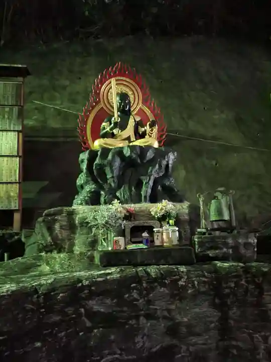 瀧不動尊の仏像