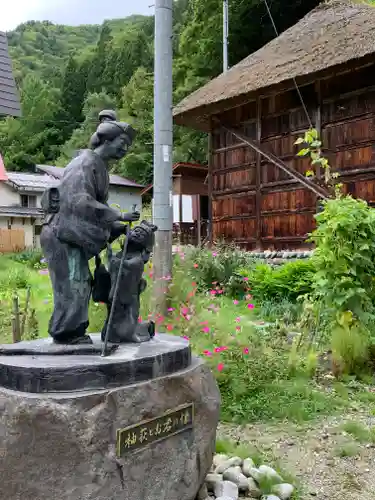 鎮守神社（橋場のばんば）の像