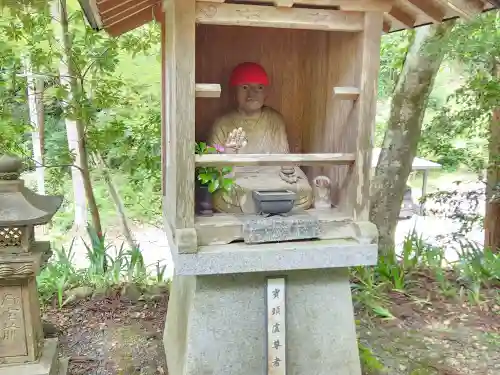 岩瀧寺の像