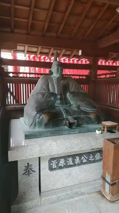 足の神様 服部天神宮の像