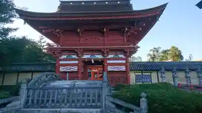 美濃國一宮　南宮大社の山門・神門