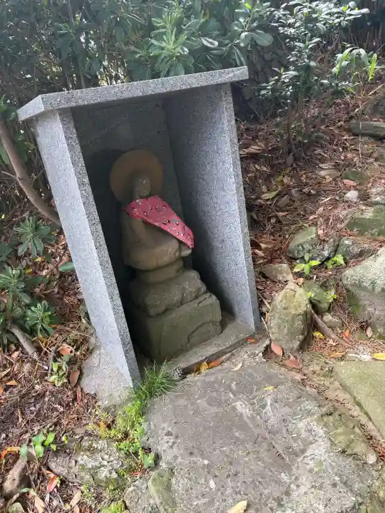 龍松山 呑海院の{uncategorized: "未分類", other: "その他", undefined: "問題あり", building: "その他建物", grave: "お墓", sacred_gate: "鳥居", guardian: "狛犬", statue: "像", buddha: "仏像", history: "歴史", nature: "自然", garden: "庭園", animal: "動物", pagoda: "塔", temizu: "手水舎", mountain_gate: "山門・神門", sanctuary: "本殿・本堂", subordinate: "末社・摂社", art: "芸術", scenery: "景色", jizo: "地蔵", ema: "絵馬", goshuin: "御朱印", omikuji: "おみくじ", items: "授与品その他", amulet: "お守り", goshuincho: "御朱印帳", eats: "食事", festival: "お祭り", votive_dance: "神楽", shichigosan: "七五三参", wedding: "結婚式", experience: "体験その他", initially: "初詣", around: "周辺", anti_infection: "感染症対策"}