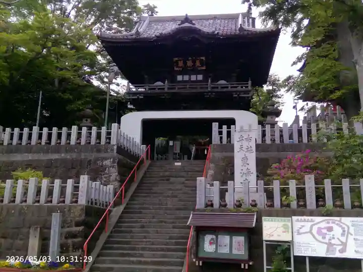 布施弁天 東海寺の{uncategorized: "未分類", other: "その他", undefined: "問題あり", building: "その他建物", grave: "お墓", sacred_gate: "鳥居", guardian: "狛犬", statue: "像", buddha: "仏像", history: "歴史", nature: "自然", garden: "庭園", animal: "動物", pagoda: "塔", temizu: "手水舎", mountain_gate: "山門・神門", sanctuary: "本殿・本堂", subordinate: "末社・摂社", art: "芸術", scenery: "景色", jizo: "地蔵", ema: "絵馬", goshuin: "御朱印", omikuji: "おみくじ", items: "授与品その他", amulet: "お守り", goshuincho: "御朱印帳", eats: "食事", festival: "お祭り", votive_dance: "神楽", shichigosan: "七五三参", wedding: "結婚式", experience: "体験その他", initially: "初詣", around: "周辺", anti_infection: "感染症対策"}