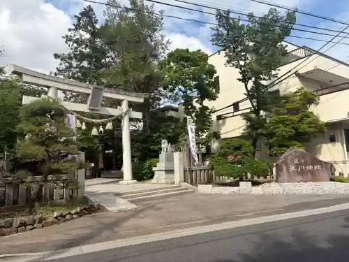 鎮守氷川神社の{uncategorized: "未分類", other: "その他", undefined: "問題あり", building: "その他建物", grave: "お墓", sacred_gate: "鳥居", guardian: "狛犬", statue: "像", buddha: "仏像", history: "歴史", nature: "自然", garden: "庭園", animal: "動物", pagoda: "塔", temizu: "手水舎", mountain_gate: "山門・神門", sanctuary: "本殿・本堂", subordinate: "末社・摂社", art: "芸術", scenery: "景色", jizo: "地蔵", ema: "絵馬", goshuin: "御朱印", omikuji: "おみくじ", items: "授与品その他", amulet: "お守り", goshuincho: "御朱印帳", eats: "食事", festival: "お祭り", votive_dance: "神楽", shichigosan: "七五三参", wedding: "結婚式", experience: "体験その他", initially: "初詣", around: "周辺", anti_infection: "感染症対策"}