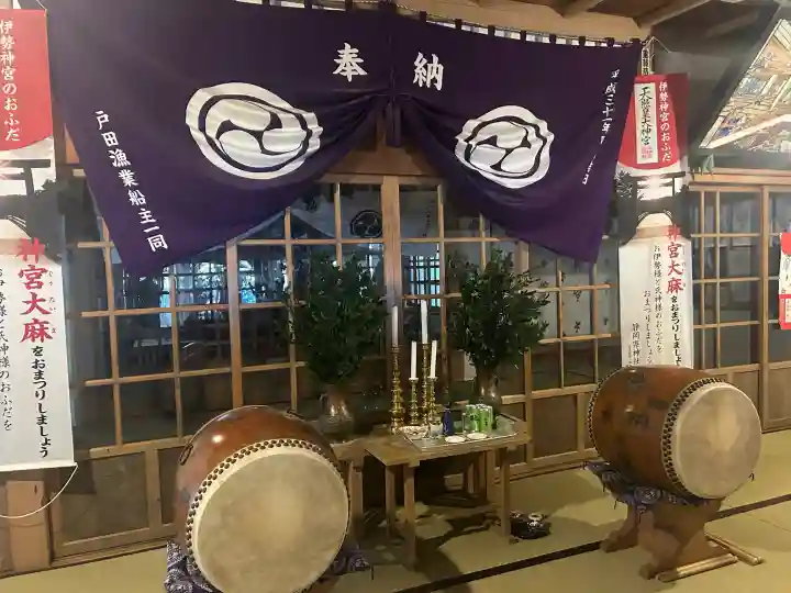 諸口神社の{uncategorized: "未分類", other: "その他", undefined: "問題あり", building: "その他建物", grave: "お墓", sacred_gate: "鳥居", guardian: "狛犬", statue: "像", buddha: "仏像", history: "歴史", nature: "自然", garden: "庭園", animal: "動物", pagoda: "塔", temizu: "手水舎", mountain_gate: "山門・神門", sanctuary: "本殿・本堂", subordinate: "末社・摂社", art: "芸術", scenery: "景色", jizo: "地蔵", ema: "絵馬", goshuin: "御朱印", omikuji: "おみくじ", items: "授与品その他", amulet: "お守り", goshuincho: "御朱印帳", eats: "食事", festival: "お祭り", votive_dance: "神楽", shichigosan: "七五三参", wedding: "結婚式", experience: "体験その他", initially: "初詣", around: "周辺", anti_infection: "感染症対策"}