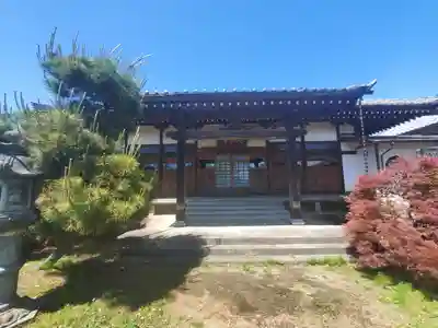 長岡寺の本殿・本堂