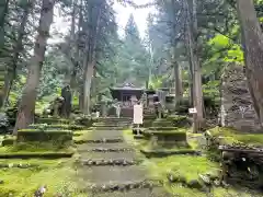 八海山尊神社の建物その他