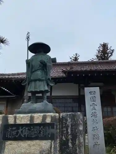 護国寺の像