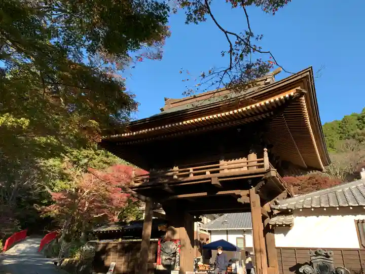 普門寺(切り絵御朱印発祥の寺)の山門・神門