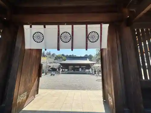 吉野神宮の{uncategorized: "未分類", other: "その他", undefined: "問題あり", building: "その他建物", grave: "お墓", sacred_gate: "鳥居", guardian: "狛犬", statue: "像", buddha: "仏像", history: "歴史", nature: "自然", garden: "庭園", animal: "動物", pagoda: "塔", temizu: "手水舎", mountain_gate: "山門・神門", sanctuary: "本殿・本堂", subordinate: "末社・摂社", art: "芸術", scenery: "景色", jizo: "地蔵", ema: "絵馬", goshuin: "御朱印", omikuji: "おみくじ", items: "授与品その他", amulet: "お守り", goshuincho: "御朱印帳", eats: "食事", festival: "お祭り", votive_dance: "神楽", shichigosan: "七五三参", wedding: "結婚式", experience: "体験その他", initially: "初詣", around: "周辺", anti_infection: "感染症対策"}