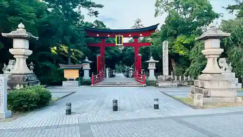 氣比神宮の鳥居