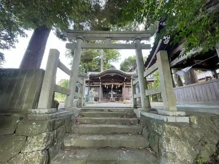 勝手神社の{uncategorized: "未分類", other: "その他", undefined: "問題あり", building: "その他建物", grave: "お墓", sacred_gate: "鳥居", guardian: "狛犬", statue: "像", buddha: "仏像", history: "歴史", nature: "自然", garden: "庭園", animal: "動物", pagoda: "塔", temizu: "手水舎", mountain_gate: "山門・神門", sanctuary: "本殿・本堂", subordinate: "末社・摂社", art: "芸術", scenery: "景色", jizo: "地蔵", ema: "絵馬", goshuin: "御朱印", omikuji: "おみくじ", items: "授与品その他", amulet: "お守り", goshuincho: "御朱印帳", eats: "食事", festival: "お祭り", votive_dance: "神楽", shichigosan: "七五三参", wedding: "結婚式", experience: "体験その他", initially: "初詣", around: "周辺", anti_infection: "感染症対策"}