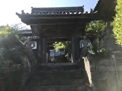 応暦寺の山門