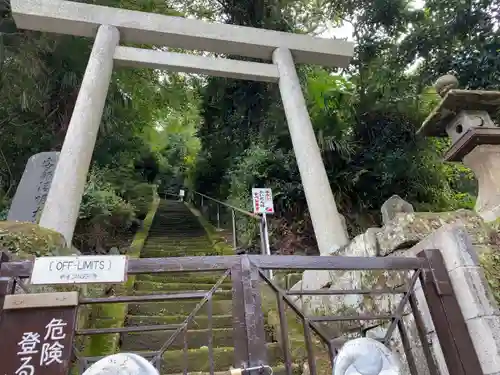 第六天社の鳥居