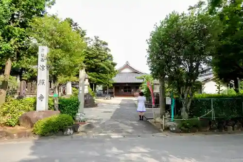 信照寺の山門