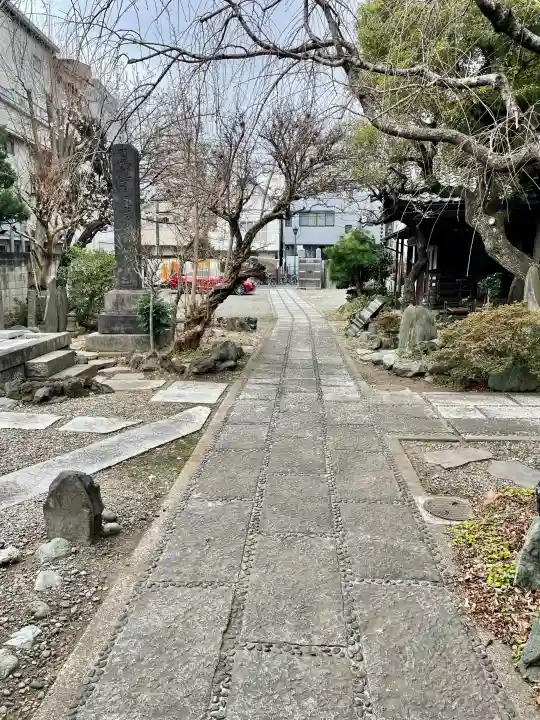 本寿寺の{uncategorized: "未分類", other: "その他", undefined: "問題あり", building: "その他建物", grave: "お墓", sacred_gate: "鳥居", guardian: "狛犬", statue: "像", buddha: "仏像", history: "歴史", nature: "自然", garden: "庭園", animal: "動物", pagoda: "塔", temizu: "手水舎", mountain_gate: "山門・神門", sanctuary: "本殿・本堂", subordinate: "末社・摂社", art: "芸術", scenery: "景色", jizo: "地蔵", ema: "絵馬", goshuin: "御朱印", omikuji: "おみくじ", items: "授与品その他", amulet: "お守り", goshuincho: "御朱印帳", eats: "食事", festival: "お祭り", votive_dance: "神楽", shichigosan: "七五三参", wedding: "結婚式", experience: "体験その他", initially: "初詣", around: "周辺", anti_infection: "感染症対策"}
