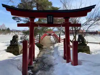 猿賀神社の{uncategorized: "未分類", other: "その他", undefined: "問題あり", building: "その他建物", grave: "お墓", sacred_gate: "鳥居", guardian: "狛犬", statue: "像", buddha: "仏像", history: "歴史", nature: "自然", garden: "庭園", animal: "動物", pagoda: "塔", temizu: "手水舎", mountain_gate: "山門・神門", sanctuary: "本殿・本堂", subordinate: "末社・摂社", art: "芸術", scenery: "景色", jizo: "地蔵", ema: "絵馬", goshuin: "御朱印", omikuji: "おみくじ", items: "授与品その他", amulet: "お守り", goshuincho: "御朱印帳", eats: "食事", festival: "お祭り", votive_dance: "神楽", shichigosan: "七五三参", wedding: "結婚式", experience: "体験その他", initially: "初詣", around: "周辺", anti_infection: "感染症対策"}