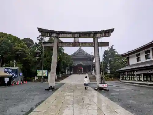 豊川閣　妙厳寺の鳥居