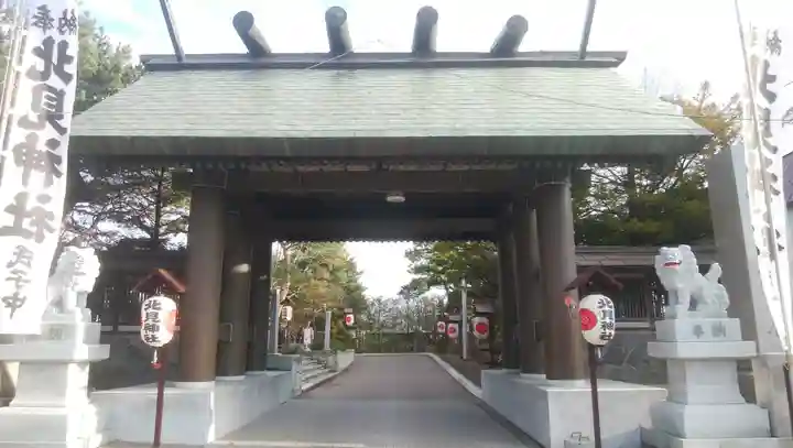 北見神社の山門・神門