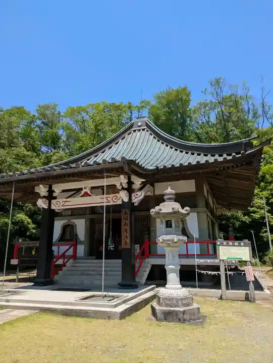 清滝寺の{uncategorized: "未分類", other: "その他", undefined: "問題あり", building: "その他建物", grave: "お墓", sacred_gate: "鳥居", guardian: "狛犬", statue: "像", buddha: "仏像", history: "歴史", nature: "自然", garden: "庭園", animal: "動物", pagoda: "塔", temizu: "手水舎", mountain_gate: "山門・神門", sanctuary: "本殿・本堂", subordinate: "末社・摂社", art: "芸術", scenery: "景色", jizo: "地蔵", ema: "絵馬", goshuin: "御朱印", omikuji: "おみくじ", items: "授与品その他", amulet: "お守り", goshuincho: "御朱印帳", eats: "食事", festival: "お祭り", votive_dance: "神楽", shichigosan: "七五三参", wedding: "結婚式", experience: "体験その他", initially: "初詣", around: "周辺", anti_infection: "感染症対策"}