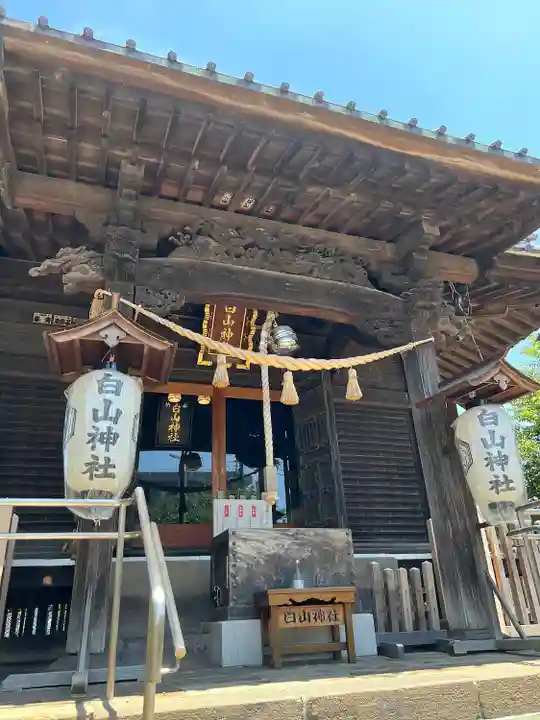 嶺白山神社の本殿・本堂