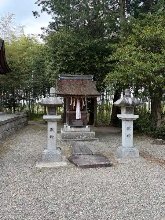 志那神社の{uncategorized: "未分類", other: "その他", undefined: "問題あり", building: "その他建物", grave: "お墓", sacred_gate: "鳥居", guardian: "狛犬", statue: "像", buddha: "仏像", history: "歴史", nature: "自然", garden: "庭園", animal: "動物", pagoda: "塔", temizu: "手水舎", mountain_gate: "山門・神門", sanctuary: "本殿・本堂", subordinate: "末社・摂社", art: "芸術", scenery: "景色", jizo: "地蔵", ema: "絵馬", goshuin: "御朱印", omikuji: "おみくじ", items: "授与品その他", amulet: "お守り", goshuincho: "御朱印帳", eats: "食事", festival: "お祭り", votive_dance: "神楽", shichigosan: "七五三参", wedding: "結婚式", experience: "体験その他", initially: "初詣", around: "周辺", anti_infection: "感染症対策"}