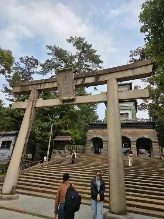 尾山神社の{uncategorized: "未分類", other: "その他", undefined: "問題あり", building: "その他建物", grave: "お墓", sacred_gate: "鳥居", guardian: "狛犬", statue: "像", buddha: "仏像", history: "歴史", nature: "自然", garden: "庭園", animal: "動物", pagoda: "塔", temizu: "手水舎", mountain_gate: "山門・神門", sanctuary: "本殿・本堂", subordinate: "末社・摂社", art: "芸術", scenery: "景色", jizo: "地蔵", ema: "絵馬", goshuin: "御朱印", omikuji: "おみくじ", items: "授与品その他", amulet: "お守り", goshuincho: "御朱印帳", eats: "食事", festival: "お祭り", votive_dance: "神楽", shichigosan: "七五三参", wedding: "結婚式", experience: "体験その他", initially: "初詣", around: "周辺", anti_infection: "感染症対策"}