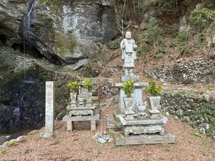 星谷寺(星の岩屋)(徳島県)