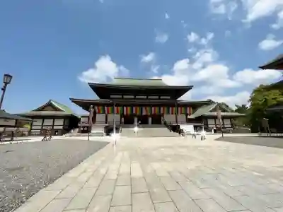 成田山新勝寺の{uncategorized: "未分類", other: "その他", undefined: "問題あり", building: "その他建物", grave: "お墓", sacred_gate: "鳥居", guardian: "狛犬", statue: "像", buddha: "仏像", history: "歴史", nature: "自然", garden: "庭園", animal: "動物", pagoda: "塔", temizu: "手水舎", mountain_gate: "山門・神門", sanctuary: "本殿・本堂", subordinate: "末社・摂社", art: "芸術", scenery: "景色", jizo: "地蔵", ema: "絵馬", goshuin: "御朱印", omikuji: "おみくじ", items: "授与品その他", amulet: "お守り", goshuincho: "御朱印帳", eats: "食事", festival: "お祭り", votive_dance: "神楽", shichigosan: "七五三参", wedding: "結婚式", experience: "体験その他", initially: "初詣", around: "周辺", anti_infection: "感染症対策"}