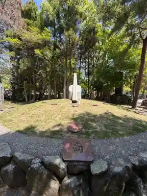 伊弉諾神宮の{uncategorized: "未分類", other: "その他", undefined: "問題あり", building: "その他建物", grave: "お墓", sacred_gate: "鳥居", guardian: "狛犬", statue: "像", buddha: "仏像", history: "歴史", nature: "自然", garden: "庭園", animal: "動物", pagoda: "塔", temizu: "手水舎", mountain_gate: "山門・神門", sanctuary: "本殿・本堂", subordinate: "末社・摂社", art: "芸術", scenery: "景色", jizo: "地蔵", ema: "絵馬", goshuin: "御朱印", omikuji: "おみくじ", items: "授与品その他", amulet: "お守り", goshuincho: "御朱印帳", eats: "食事", festival: "お祭り", votive_dance: "神楽", shichigosan: "七五三参", wedding: "結婚式", experience: "体験その他", initially: "初詣", around: "周辺", anti_infection: "感染症対策"}