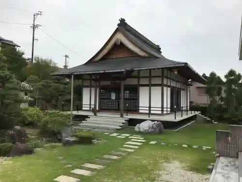 長高寺の本殿