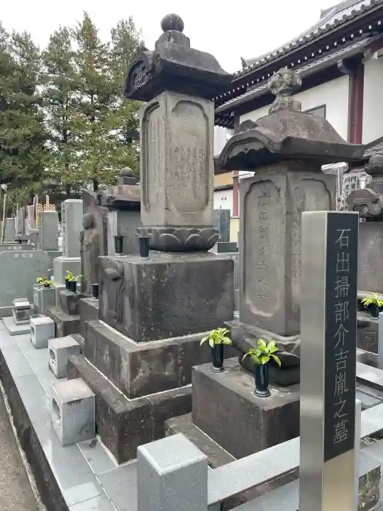 源長寺の{uncategorized: "未分類", other: "その他", undefined: "問題あり", building: "その他建物", grave: "お墓", sacred_gate: "鳥居", guardian: "狛犬", statue: "像", buddha: "仏像", history: "歴史", nature: "自然", garden: "庭園", animal: "動物", pagoda: "塔", temizu: "手水舎", mountain_gate: "山門・神門", sanctuary: "本殿・本堂", subordinate: "末社・摂社", art: "芸術", scenery: "景色", jizo: "地蔵", ema: "絵馬", goshuin: "御朱印", omikuji: "おみくじ", items: "授与品その他", amulet: "お守り", goshuincho: "御朱印帳", eats: "食事", festival: "お祭り", votive_dance: "神楽", shichigosan: "七五三参", wedding: "結婚式", experience: "体験その他", initially: "初詣", around: "周辺", anti_infection: "感染症対策"}