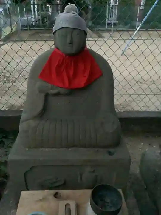 西高山町公民館の社の地蔵