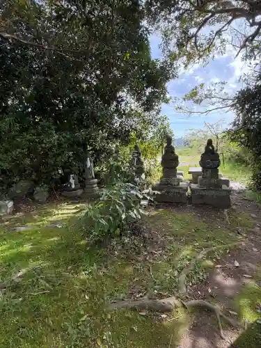 久原寺の{uncategorized: "未分類", other: "その他", undefined: "問題あり", building: "その他建物", grave: "お墓", sacred_gate: "鳥居", guardian: "狛犬", statue: "像", buddha: "仏像", history: "歴史", nature: "自然", garden: "庭園", animal: "動物", pagoda: "塔", temizu: "手水舎", mountain_gate: "山門・神門", sanctuary: "本殿・本堂", subordinate: "末社・摂社", art: "芸術", scenery: "景色", jizo: "地蔵", ema: "絵馬", goshuin: "御朱印", omikuji: "おみくじ", items: "授与品その他", amulet: "お守り", goshuincho: "御朱印帳", eats: "食事", festival: "お祭り", votive_dance: "神楽", shichigosan: "七五三参", wedding: "結婚式", experience: "体験その他", initially: "初詣", around: "周辺", anti_infection: "感染症対策"}