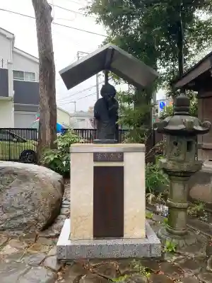鳩ヶ谷氷川神社の{uncategorized: "未分類", other: "その他", undefined: "問題あり", building: "その他建物", grave: "お墓", sacred_gate: "鳥居", guardian: "狛犬", statue: "像", buddha: "仏像", history: "歴史", nature: "自然", garden: "庭園", animal: "動物", pagoda: "塔", temizu: "手水舎", mountain_gate: "山門・神門", sanctuary: "本殿・本堂", subordinate: "末社・摂社", art: "芸術", scenery: "景色", jizo: "地蔵", ema: "絵馬", goshuin: "御朱印", omikuji: "おみくじ", items: "授与品その他", amulet: "お守り", goshuincho: "御朱印帳", eats: "食事", festival: "お祭り", votive_dance: "神楽", shichigosan: "七五三参", wedding: "結婚式", experience: "体験その他", initially: "初詣", around: "周辺", anti_infection: "感染症対策"}