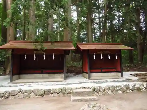 北口本宮冨士浅間神社の末社・摂社