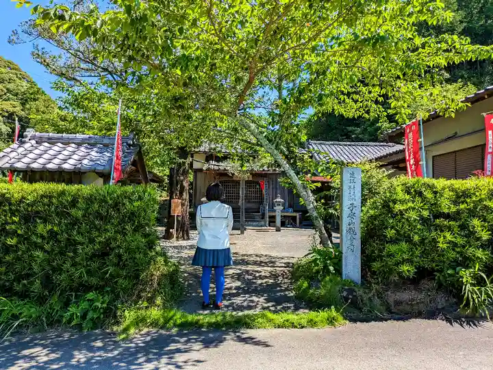 子安観音の山門・神門