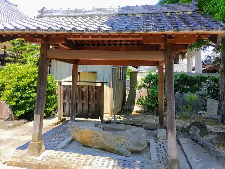 八幡社(須ヶ谷)の手水舎