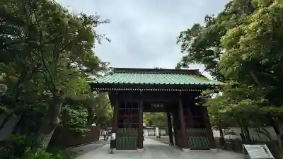 高徳院の山門・神門