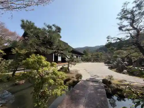 金地院の{uncategorized: "未分類", other: "その他", undefined: "問題あり", building: "その他建物", grave: "お墓", sacred_gate: "鳥居", guardian: "狛犬", statue: "像", buddha: "仏像", history: "歴史", nature: "自然", garden: "庭園", animal: "動物", pagoda: "塔", temizu: "手水舎", mountain_gate: "山門・神門", sanctuary: "本殿・本堂", subordinate: "末社・摂社", art: "芸術", scenery: "景色", jizo: "地蔵", ema: "絵馬", goshuin: "御朱印", omikuji: "おみくじ", items: "授与品その他", amulet: "お守り", goshuincho: "御朱印帳", eats: "食事", festival: "お祭り", votive_dance: "神楽", shichigosan: "七五三参", wedding: "結婚式", experience: "体験その他", initially: "初詣", around: "周辺", anti_infection: "感染症対策"}
