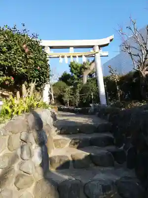 横浜御嶽神社の鳥居