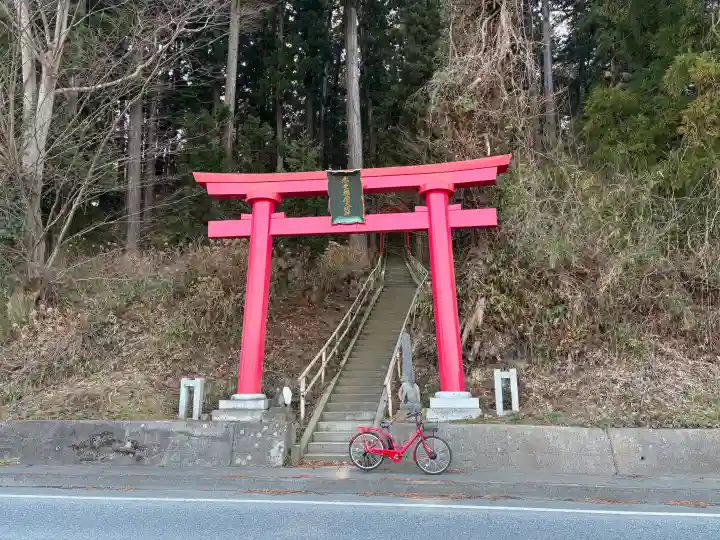 赤堂稲荷大明神 の{uncategorized: "未分類", other: "その他", undefined: "問題あり", building: "その他建物", grave: "お墓", sacred_gate: "鳥居", guardian: "狛犬", statue: "像", buddha: "仏像", history: "歴史", nature: "自然", garden: "庭園", animal: "動物", pagoda: "塔", temizu: "手水舎", mountain_gate: "山門・神門", sanctuary: "本殿・本堂", subordinate: "末社・摂社", art: "芸術", scenery: "景色", jizo: "地蔵", ema: "絵馬", goshuin: "御朱印", omikuji: "おみくじ", items: "授与品その他", amulet: "お守り", goshuincho: "御朱印帳", eats: "食事", festival: "お祭り", votive_dance: "神楽", shichigosan: "七五三参", wedding: "結婚式", experience: "体験その他", initially: "初詣", around: "周辺", anti_infection: "感染症対策"}