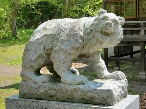 権現山内浦神社の狛犬