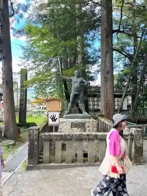 諏訪大社の像
