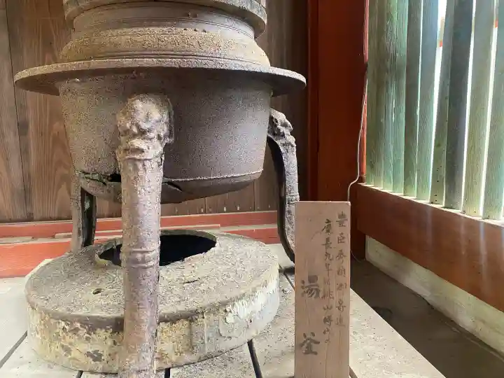 吉野水分神社(吉野町)の{uncategorized: "未分類", other: "その他", undefined: "問題あり", building: "その他建物", grave: "お墓", sacred_gate: "鳥居", guardian: "狛犬", statue: "像", buddha: "仏像", history: "歴史", nature: "自然", garden: "庭園", animal: "動物", pagoda: "塔", temizu: "手水舎", mountain_gate: "山門・神門", sanctuary: "本殿・本堂", subordinate: "末社・摂社", art: "芸術", scenery: "景色", jizo: "地蔵", ema: "絵馬", goshuin: "御朱印", omikuji: "おみくじ", items: "授与品その他", amulet: "お守り", goshuincho: "御朱印帳", eats: "食事", festival: "お祭り", votive_dance: "神楽", shichigosan: "七五三参", wedding: "結婚式", experience: "体験その他", initially: "初詣", around: "周辺", anti_infection: "感染症対策"}