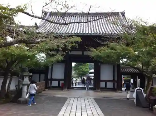 石山寺の山門・神門