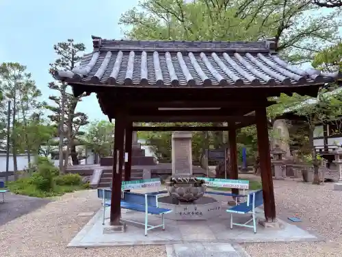 道明寺の{uncategorized: "未分類", other: "その他", undefined: "問題あり", building: "その他建物", grave: "お墓", sacred_gate: "鳥居", guardian: "狛犬", statue: "像", buddha: "仏像", history: "歴史", nature: "自然", garden: "庭園", animal: "動物", pagoda: "塔", temizu: "手水舎", mountain_gate: "山門・神門", sanctuary: "本殿・本堂", subordinate: "末社・摂社", art: "芸術", scenery: "景色", jizo: "地蔵", ema: "絵馬", goshuin: "御朱印", omikuji: "おみくじ", items: "授与品その他", amulet: "お守り", goshuincho: "御朱印帳", eats: "食事", festival: "お祭り", votive_dance: "神楽", shichigosan: "七五三参", wedding: "結婚式", experience: "体験その他", initially: "初詣", around: "周辺", anti_infection: "感染症対策"}