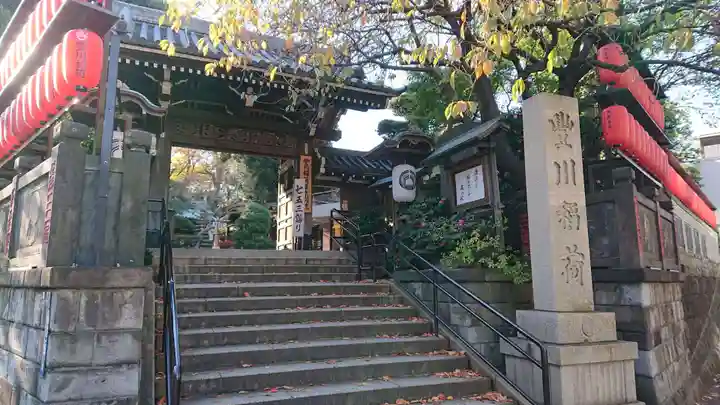 豊川稲荷東京別院の山門・神門