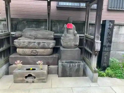 烏山神社の{uncategorized: "未分類", other: "その他", undefined: "問題あり", building: "その他建物", grave: "お墓", sacred_gate: "鳥居", guardian: "狛犬", statue: "像", buddha: "仏像", history: "歴史", nature: "自然", garden: "庭園", animal: "動物", pagoda: "塔", temizu: "手水舎", mountain_gate: "山門・神門", sanctuary: "本殿・本堂", subordinate: "末社・摂社", art: "芸術", scenery: "景色", jizo: "地蔵", ema: "絵馬", goshuin: "御朱印", omikuji: "おみくじ", items: "授与品その他", amulet: "お守り", goshuincho: "御朱印帳", eats: "食事", festival: "お祭り", votive_dance: "神楽", shichigosan: "七五三参", wedding: "結婚式", experience: "体験その他", initially: "初詣", around: "周辺", anti_infection: "感染症対策"}